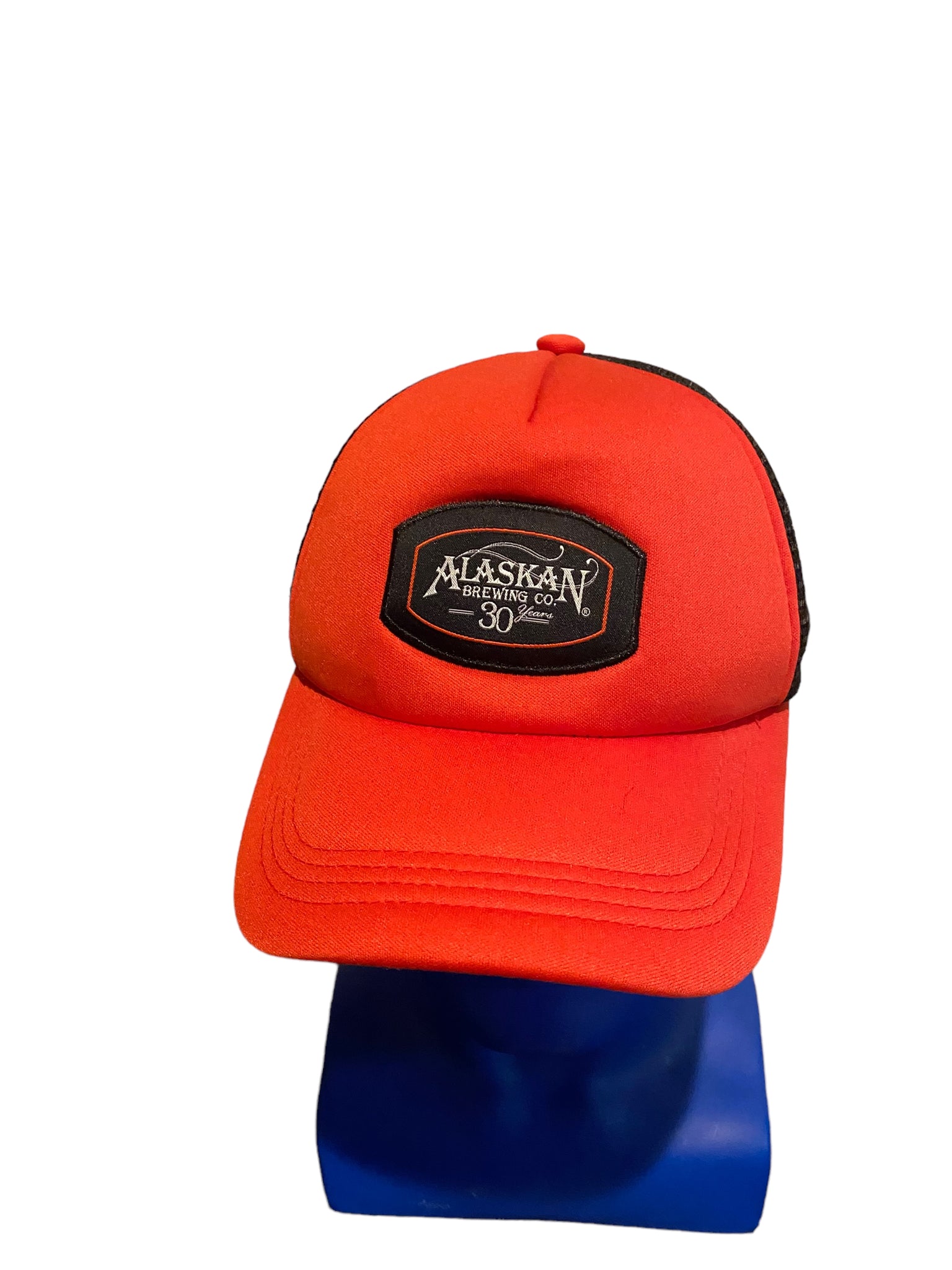 alaskan brewing 30 years patch puff red and black trucker hat snapback