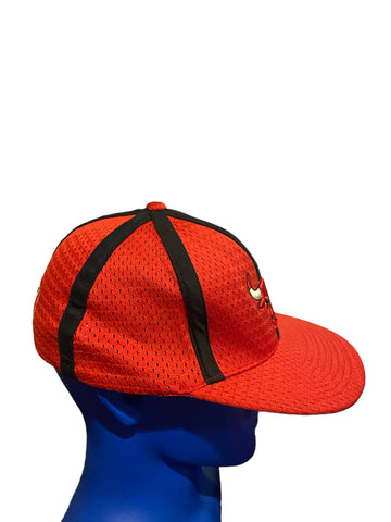 Nike Team Chicago Bulls Embroidered Logo Fitted Strech Size M/l vented